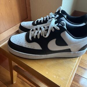 Nike Men's Black and White Sneakers